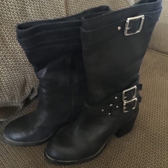 Black boots - Picture 2 of 3